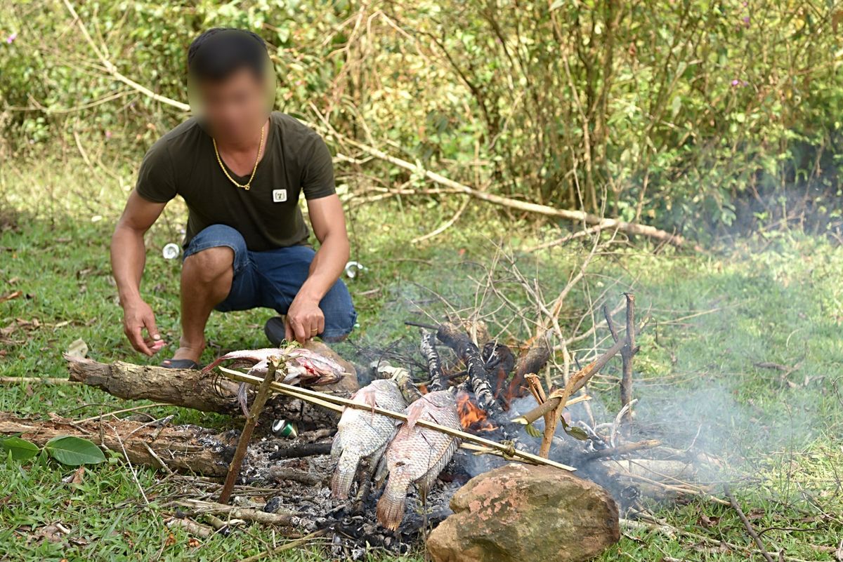 ポンサリー。
追い抜かれた方々に再会、バーベキューにお招きいただき、たらふ...