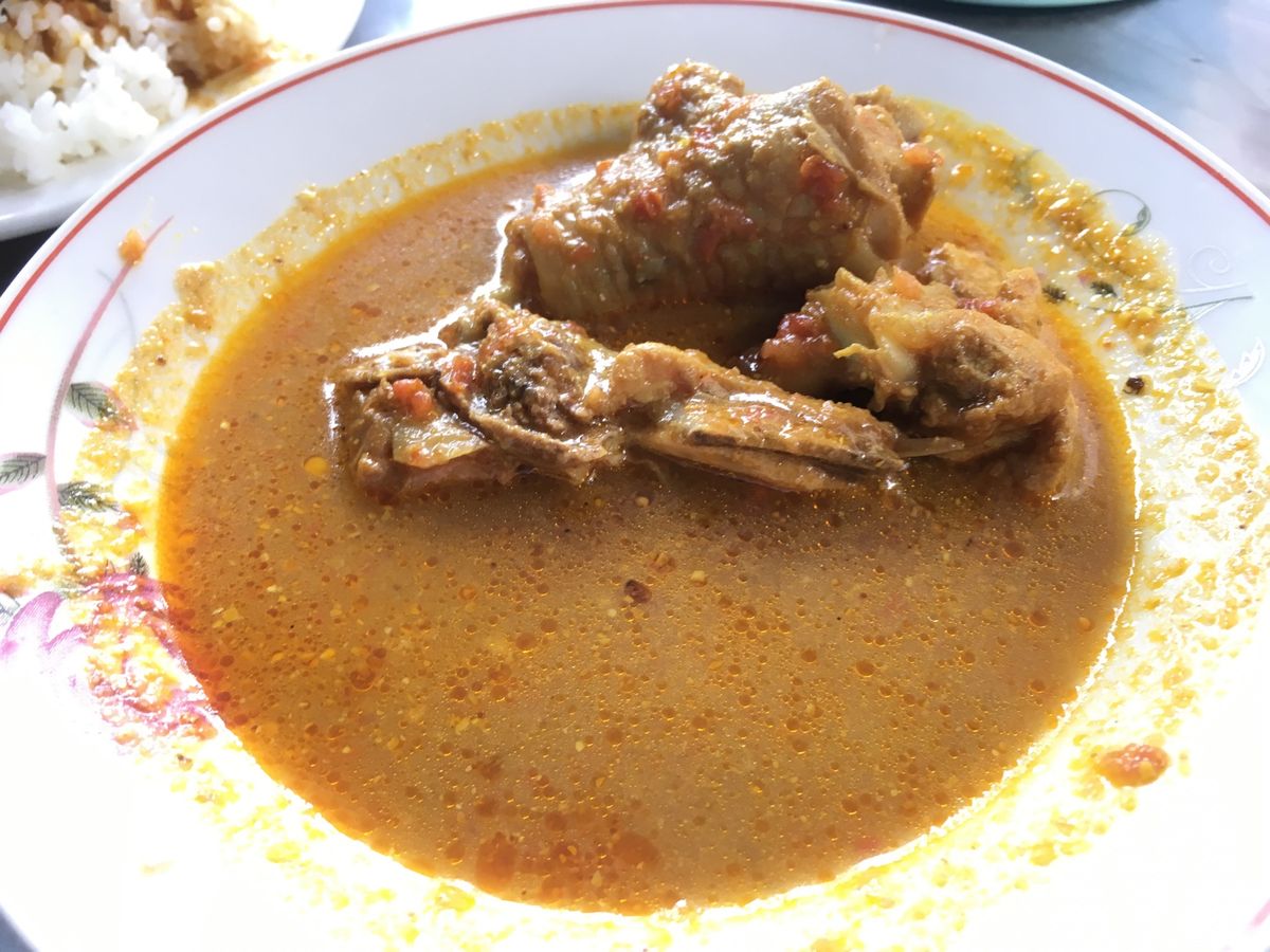 インド系の方のカレー屋さん
辛めのチキンカレー、ノーマルの辛さのチキンカレ...