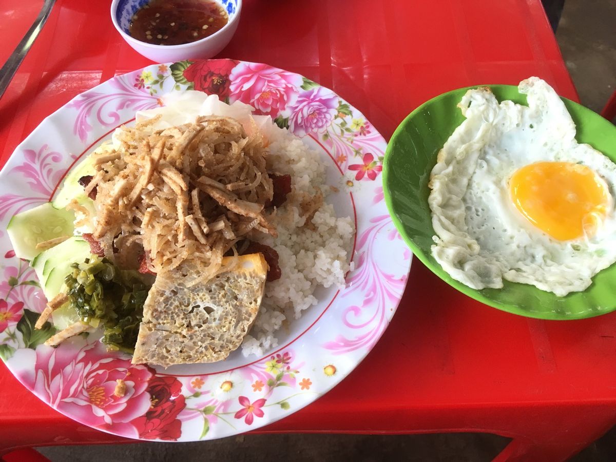 南部の美味しい食べ物
ベニイモのスープ(canh khoai mỡ)ご飯に...