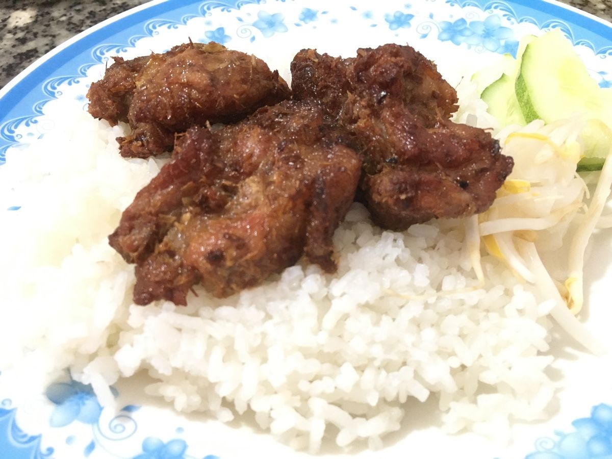 南部の美味しい食べ物
ベニイモのスープ(canh khoai mỡ)ご飯に...