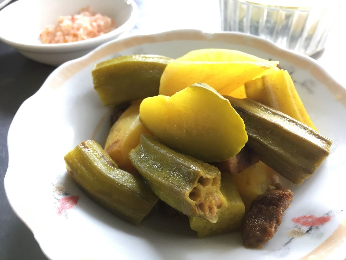 インド系の方のカレー屋さん
辛めのチキンカレー、ノーマルの辛さのチキンカレ...