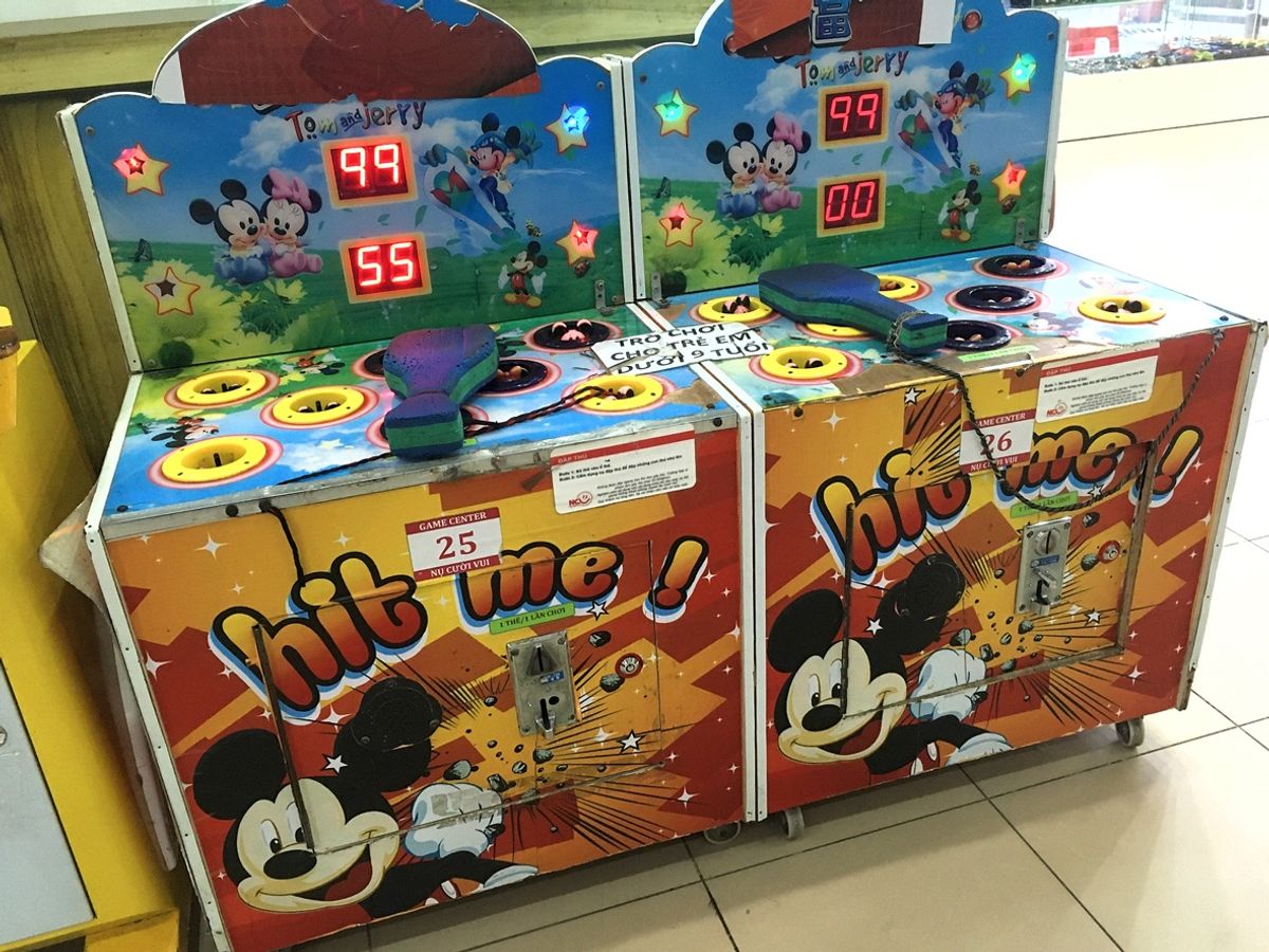 ミッ○ーたたき、意味のわからないTシャツ、ベトナムでも人気のキティ(の偽物商品)