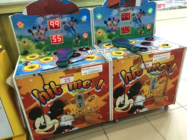 ベトナム「ベトナム」の写真：ミッ○ーたたき、意味のわからないTシャツ...