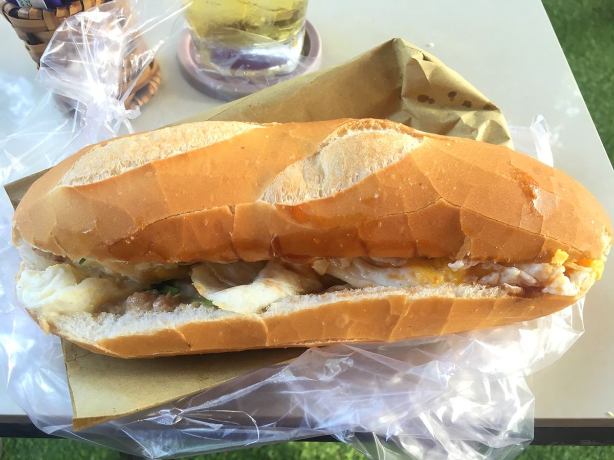 パン約50円、目玉焼きやパテの入った基本的なもの。
Canh khoai...