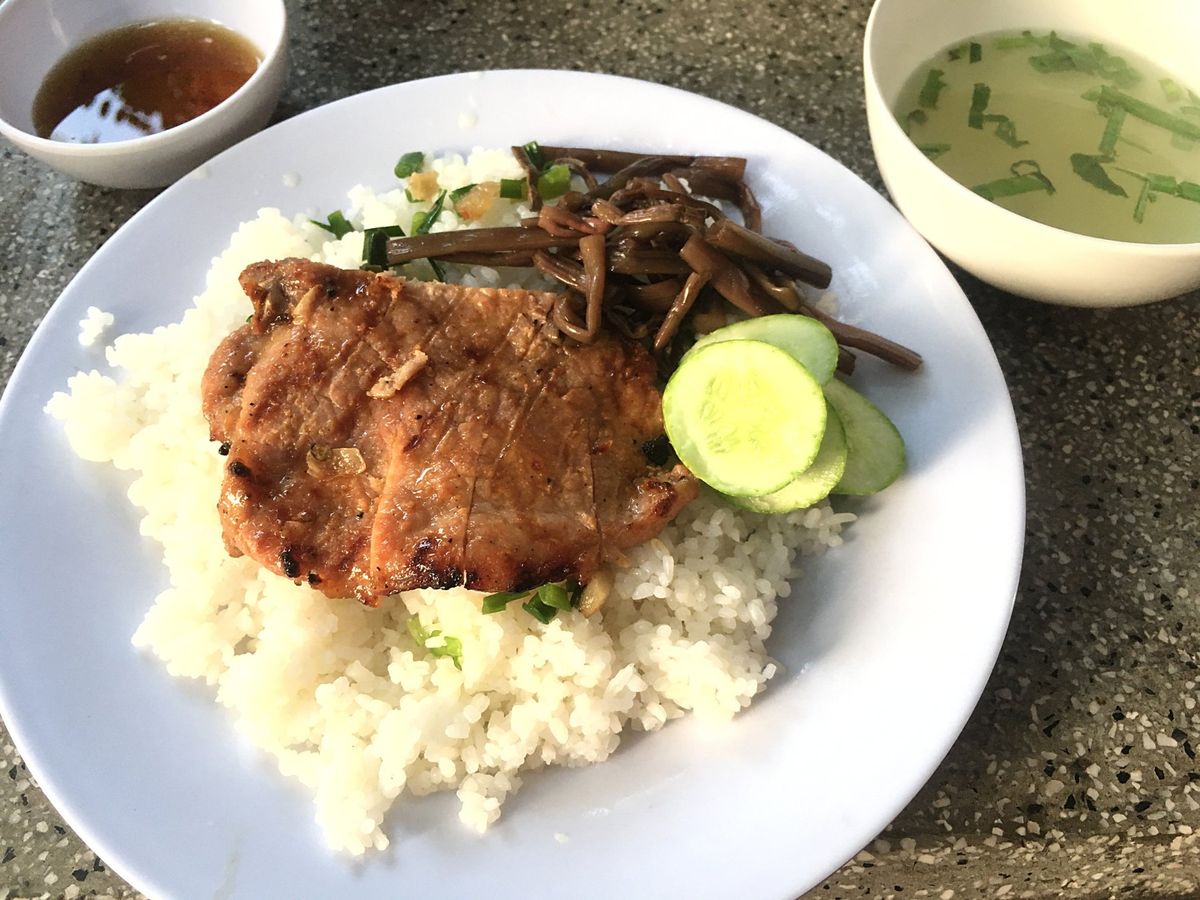 早起きして朝食。
ソクチャンのTrần Đề港からSuperDong号に乗...