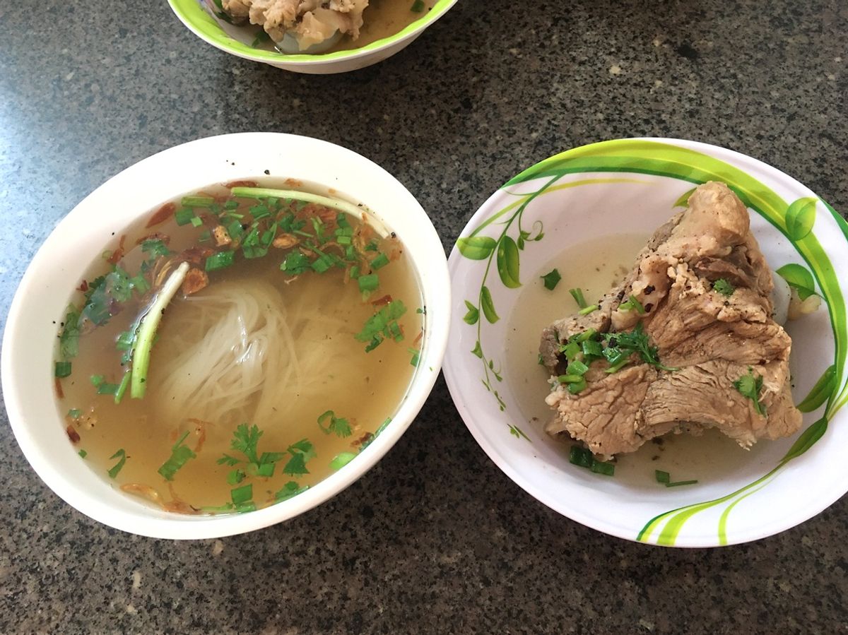 パン約50円、目玉焼きやパテの入った基本的なもの。
Canh khoai...