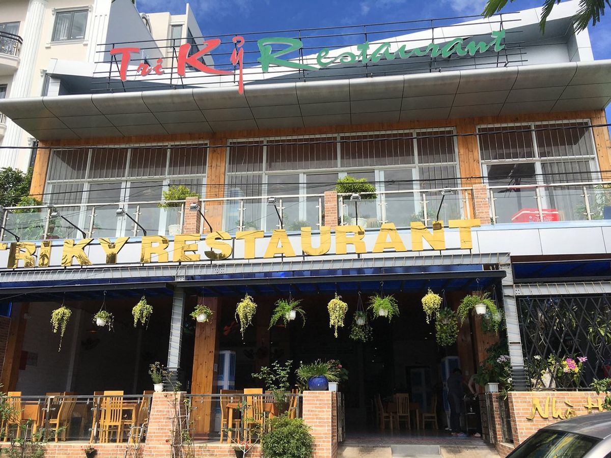 コンダオ
いろいろ行ったけれど市場での食事と、このお店が美味しかった。
C...