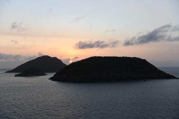 ベトナム「ベトナム」の写真：コンダオ。
朝日。
朝食は市場でカニとト...