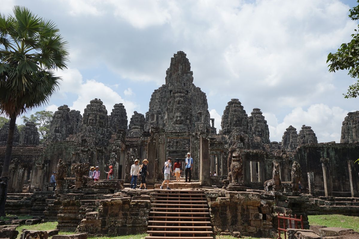 カンボジア2日目は遺跡巡り。

最初はアンコール・トム（南大門、バイヨン）...