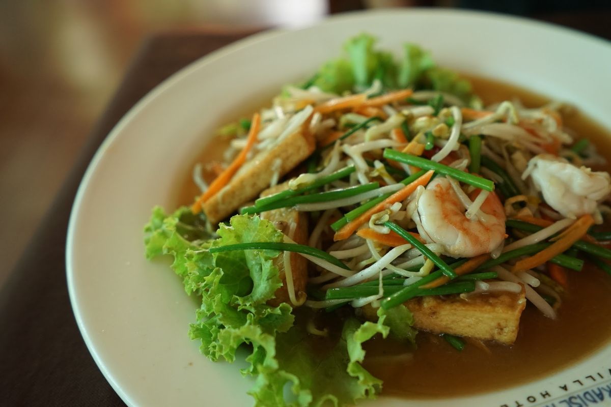 お昼を食べにトゥクトゥクで目的のレストランへ向かうも、閉まっていた。どうし...