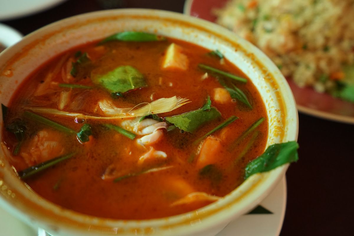 お昼を食べにトゥクトゥクで目的のレストランへ向かうも、閉まっていた。どうし...