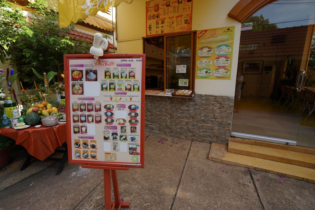 これでアンコールワット遺跡ツアー終了！

最後にアンコールクッキーの店によ...