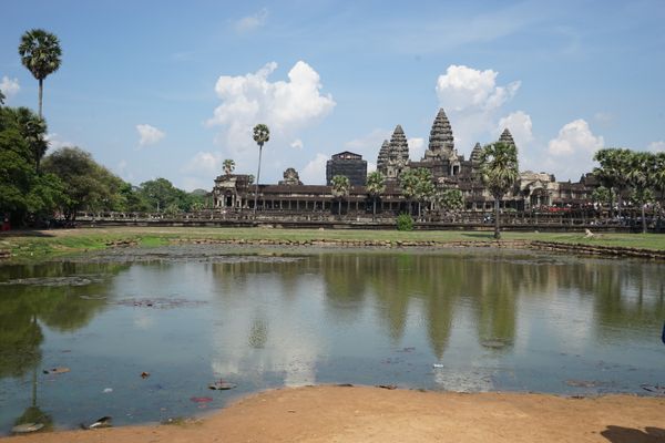 カンボジア・シェムリアップ「カンボジア アンコールワットとタイ国境への旅」の写真：逆さアンコールワット

時間が良いともっ...