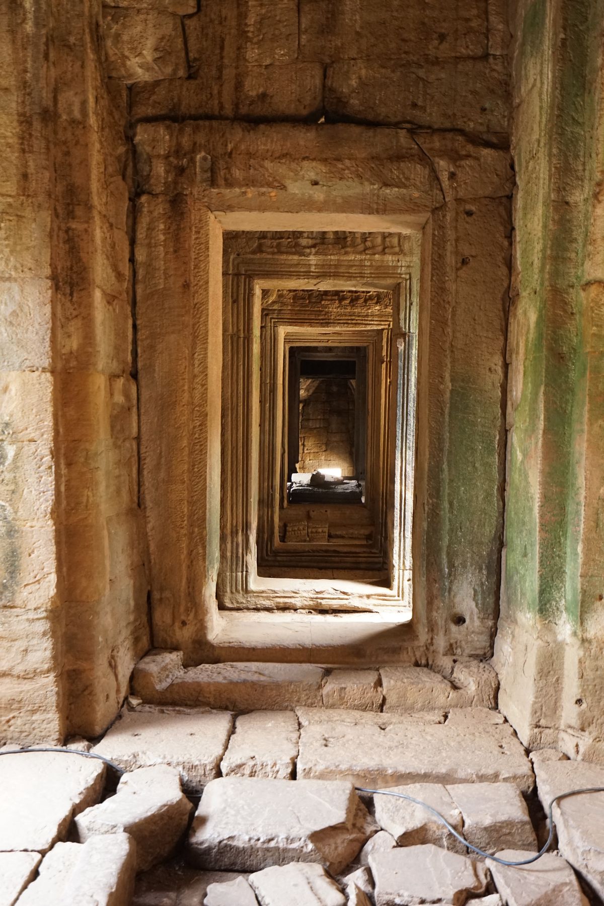 カンボジア2日目は遺跡巡り。

最初はアンコール・トム（南大門、バイヨン）...