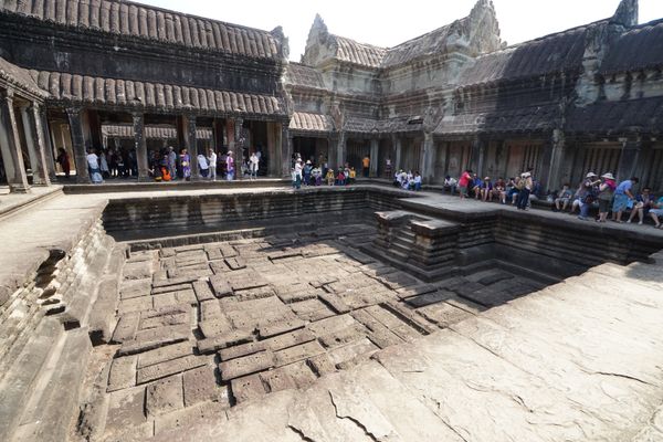 カンボジア・シェムリアップ「カンボジア アンコールワットとタイ国境への旅」の写真：かなり広い。
そして暑かった。。！