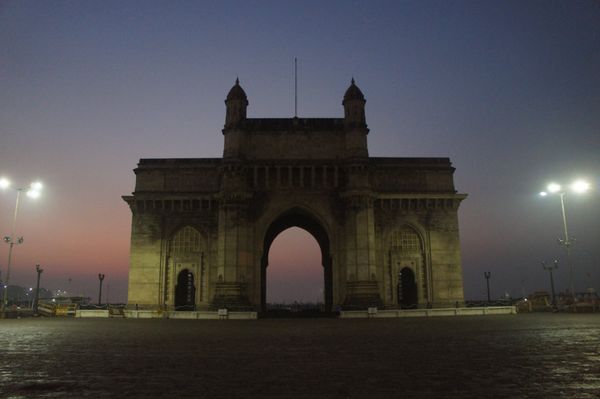 インド「インド」の写真：ムンバイ　インド門、タージマハルホテル