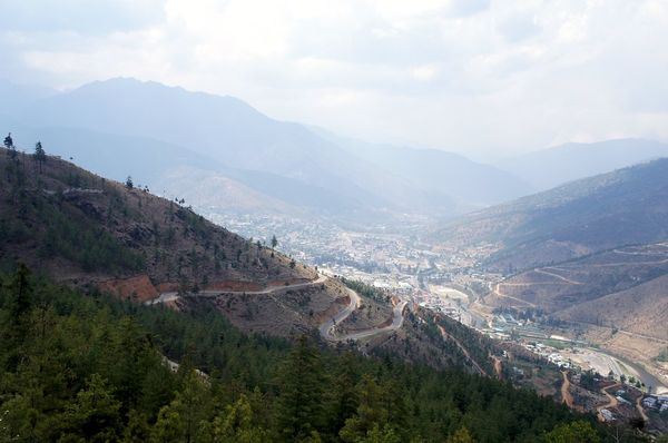 ブータン「ブータン」の写真：ティンプー、有名な手信号
パロの空港もブ...