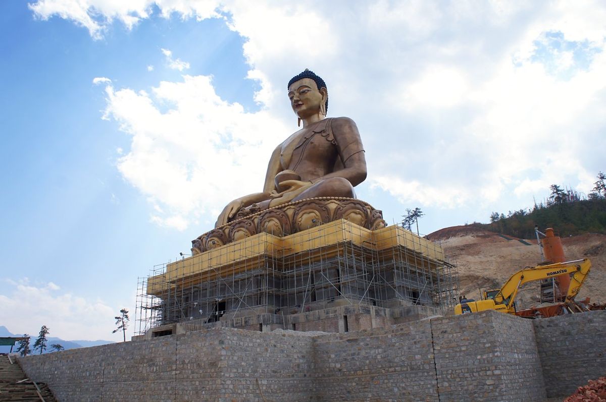 ティンプー、有名な手信号
パロの空港もブータン調デザイン