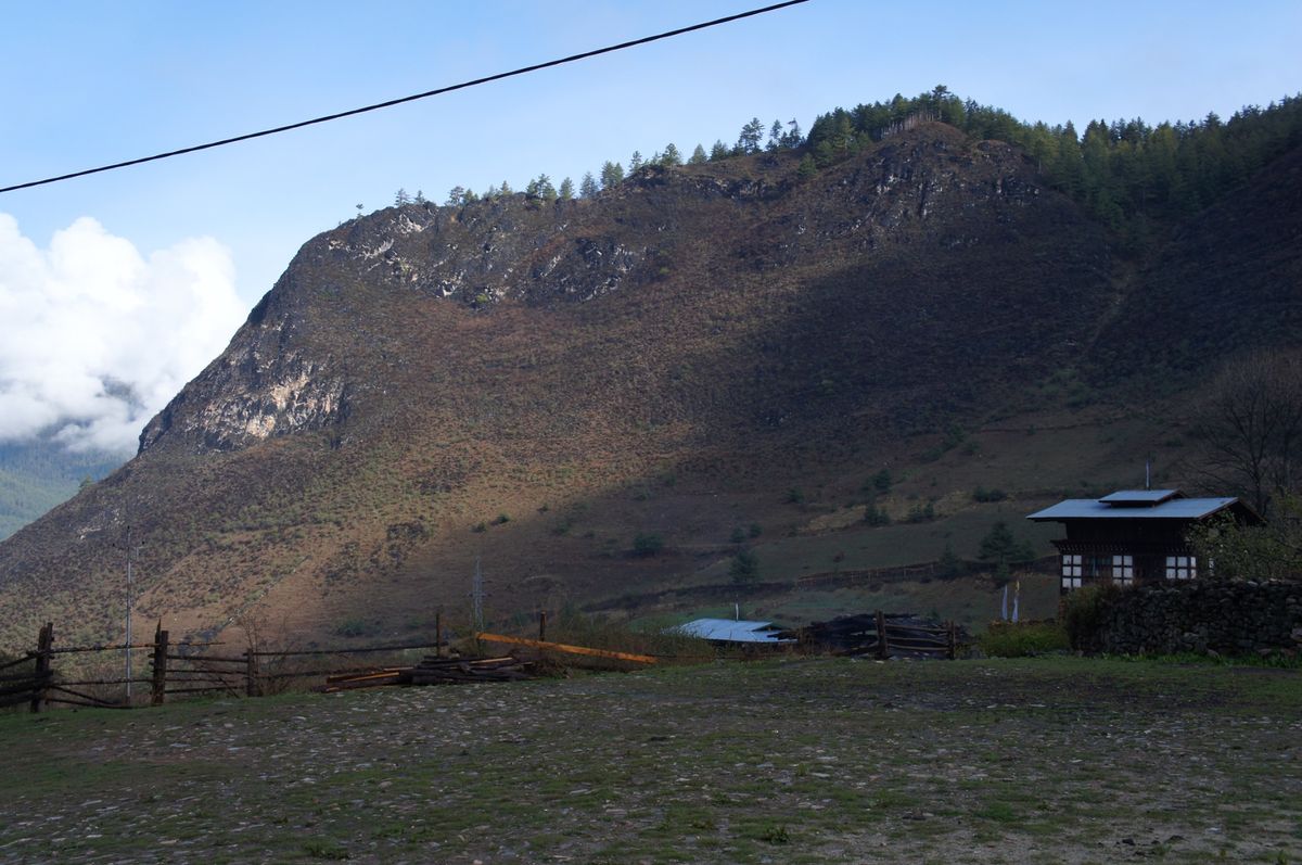 ハ。
寒いのでブータンウイスキーと唐辛子で温まる。