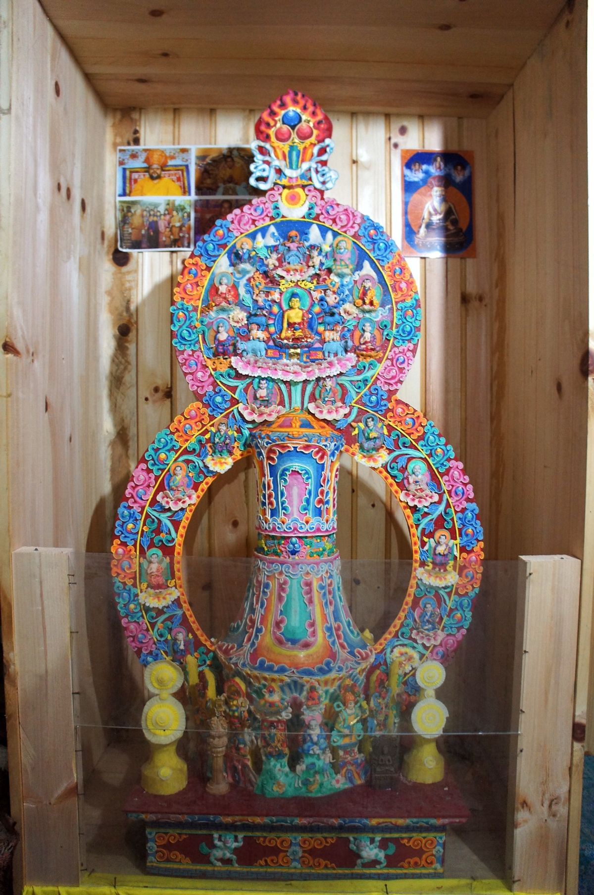 ブムタンへ到着。
この地方のランドマーク的なお寺、ジャンベ・ラカン。
その...