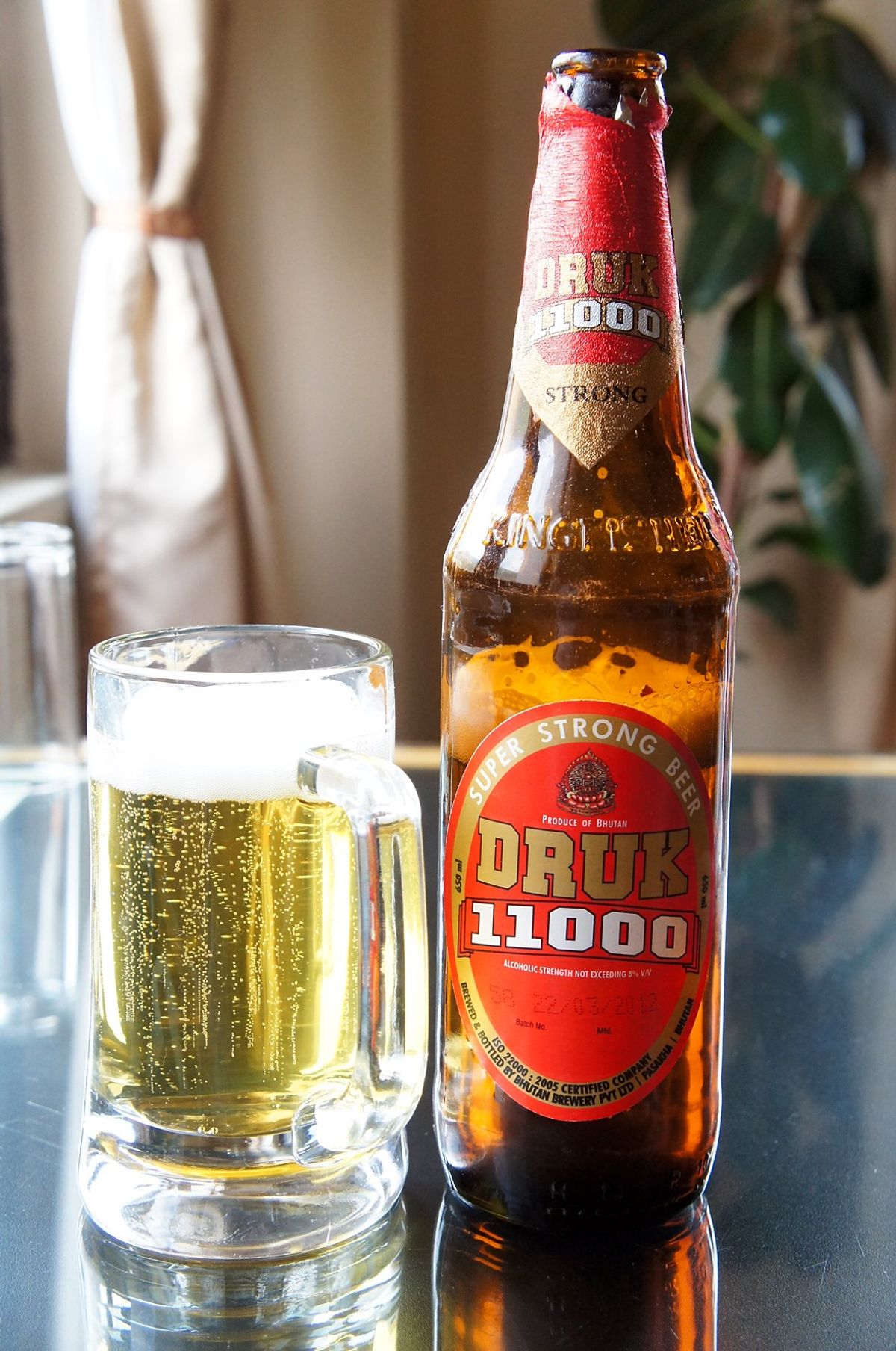 王宮、バター茶、ブータンビールとお昼ご飯