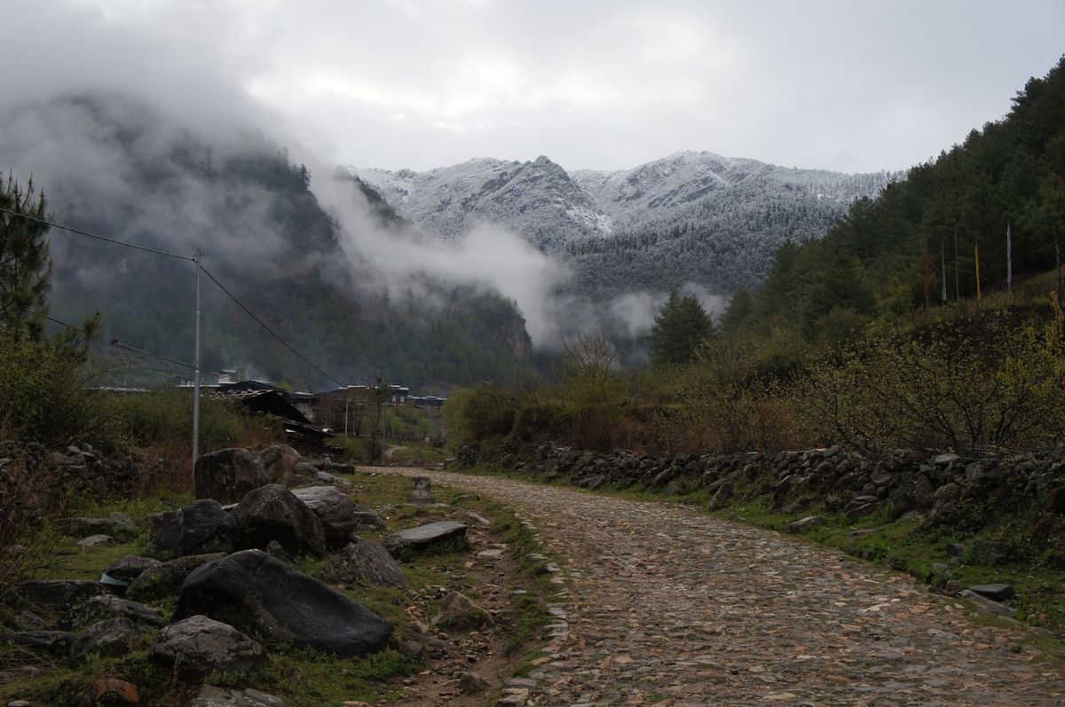 ハ。
寒いのでブータンウイスキーと唐辛子で温まる。