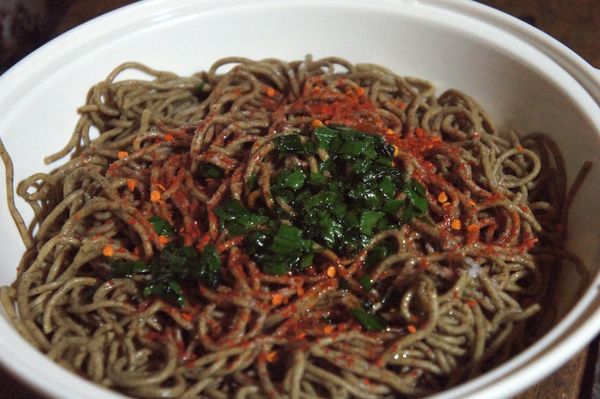 ブータン「ブータン」の写真：蕎麦のお料理が完成。フライパンで炒めた蕎...