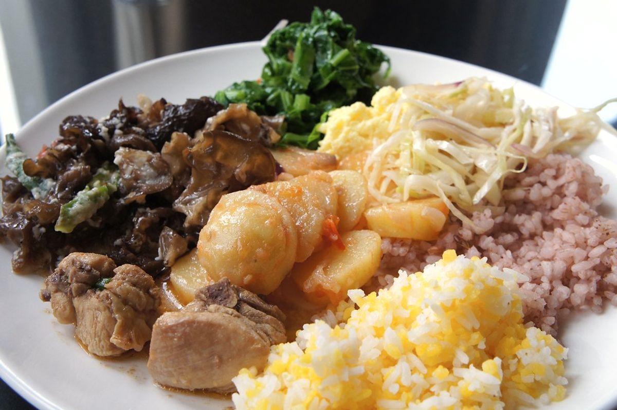 王宮、バター茶、ブータンビールとお昼ご飯