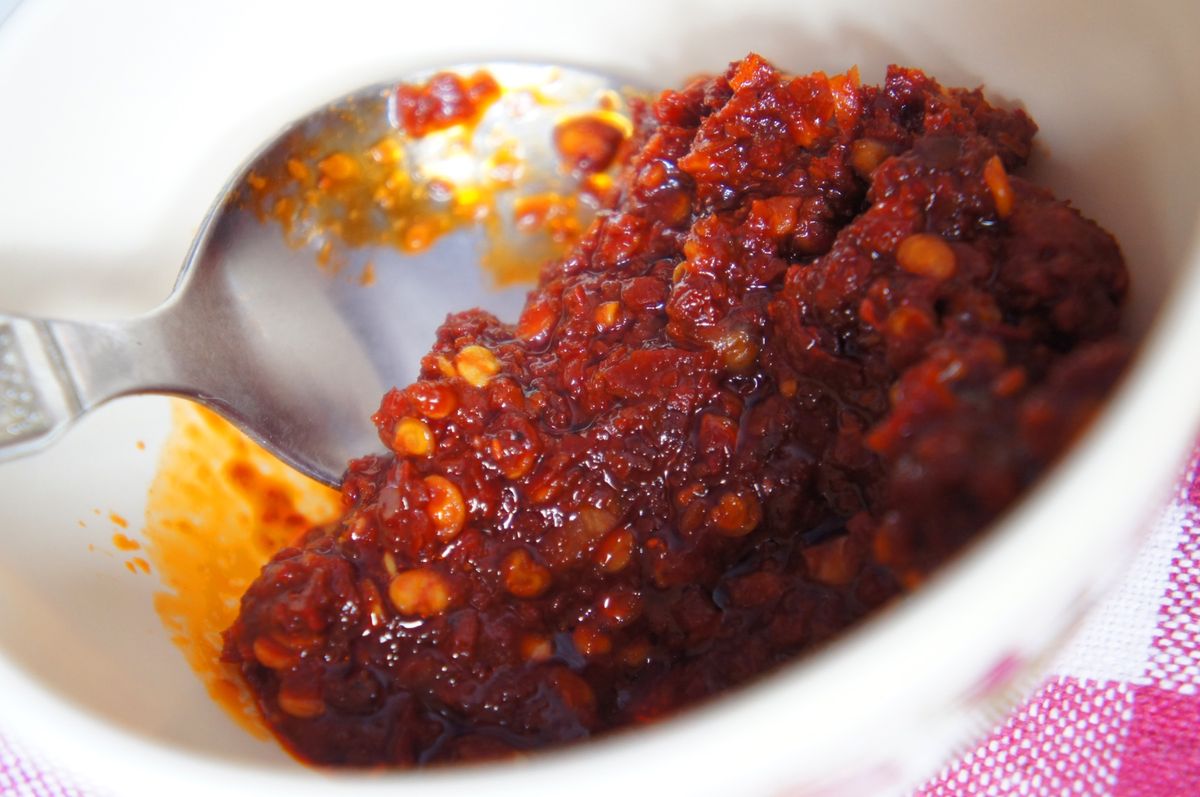 ハ。
寒いのでブータンウイスキーと唐辛子で温まる。