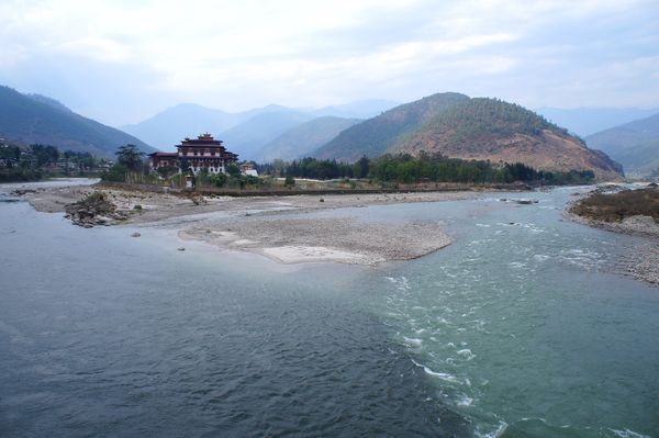 ブータン「ブータン」の写真：プナカのゾン(役所兼寺院)