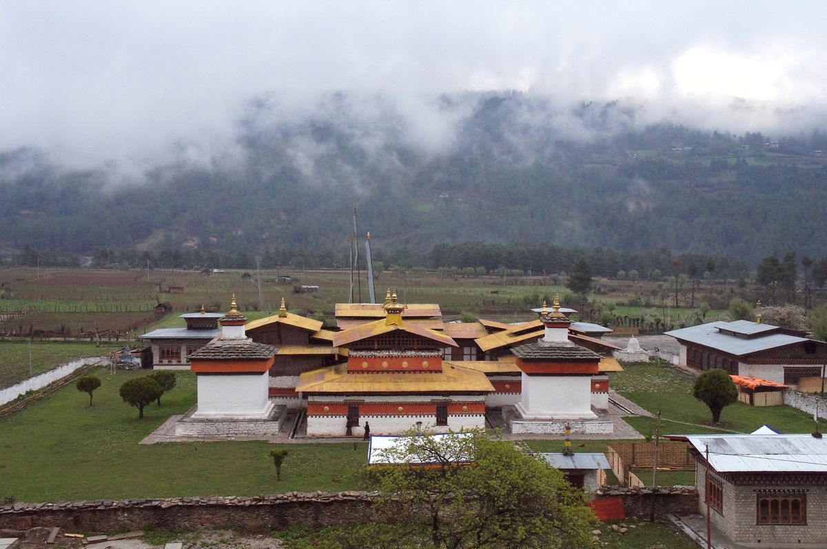 ブムタンへ到着。
この地方のランドマーク的なお寺、ジャンベ・ラカン。
その...