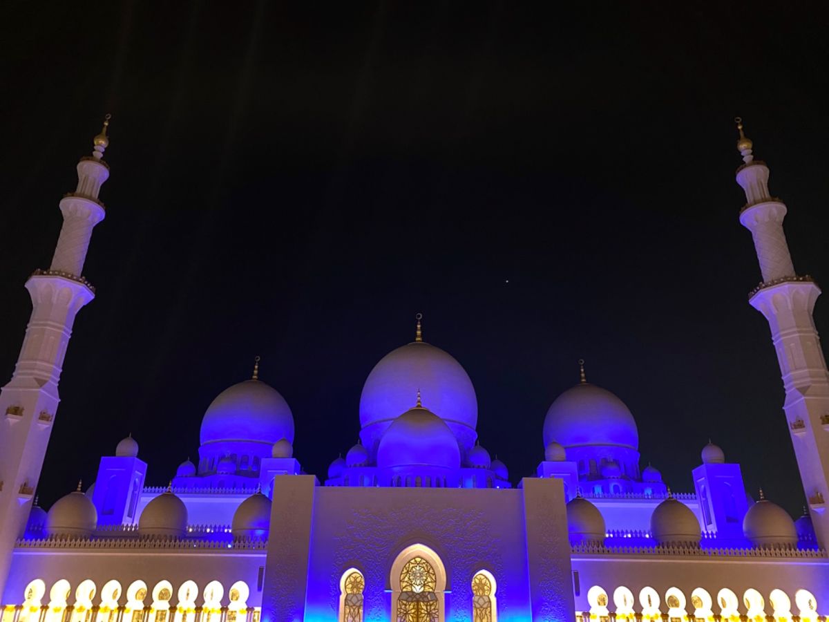 シェイク・ザイード・グランドモスク

中は人でいっぱいだけど、
ちゃんと撮...