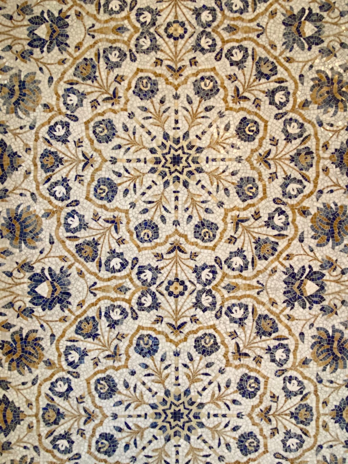 UAE Presidential Palace 

細かいモザイクの模様
...