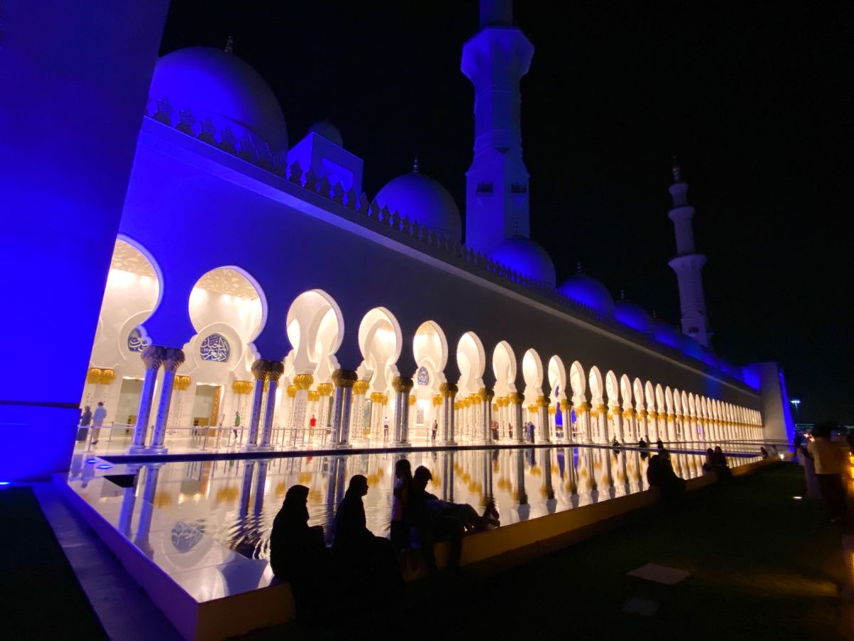 シェイク・ザイード・グランドモスク

風がなかったから
鏡張りみたいになっ...