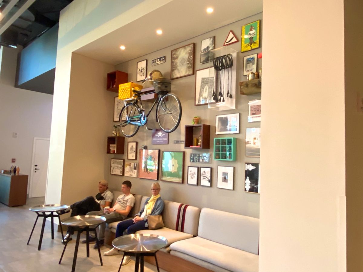 ローブダウンタウンのパブリックスペース
フォントとかも含めてデザインがいち...