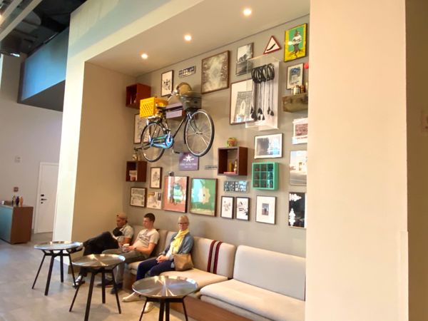 アラブ首長国連邦・ドバイ「新型コロナウイルスの影響で急遽行先変更😂」の写真：ローブダウンタウンのパブリックスペース
...