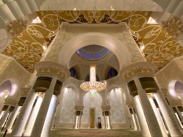 アラブ首長国連邦・ドバイ「新型コロナウイルスの影響で急遽行先変更😂」の写真：シェイク・ザイード・グランドモスク

こ...