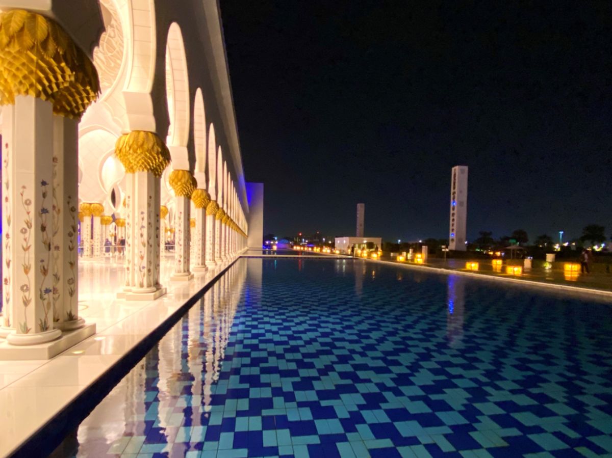 シェイク・ザイード・グランドモスク

風がなかったから
鏡張りみたいになっ...