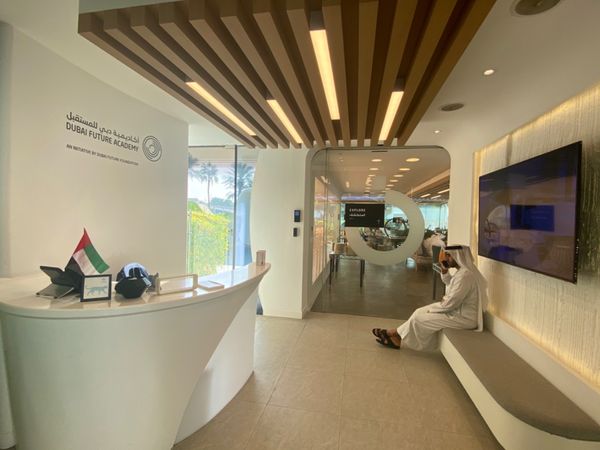 アラブ首長国連邦・ドバイ「新型コロナウイルスの影響で急遽行先変更😂」の写真：3Dプリンターオフィスの中
言われなかっ...