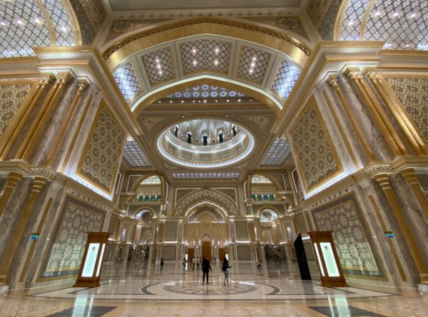 アラブ首長国連邦・ドバイ「新型コロナウイルスの影響で急遽行先変更😂」の写真：UAE Presidential Pal...