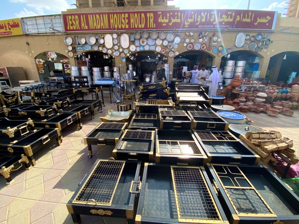 サンドバギーの横にはショップがズラり
砂漠用ピクニックのグッズが
どばっと...