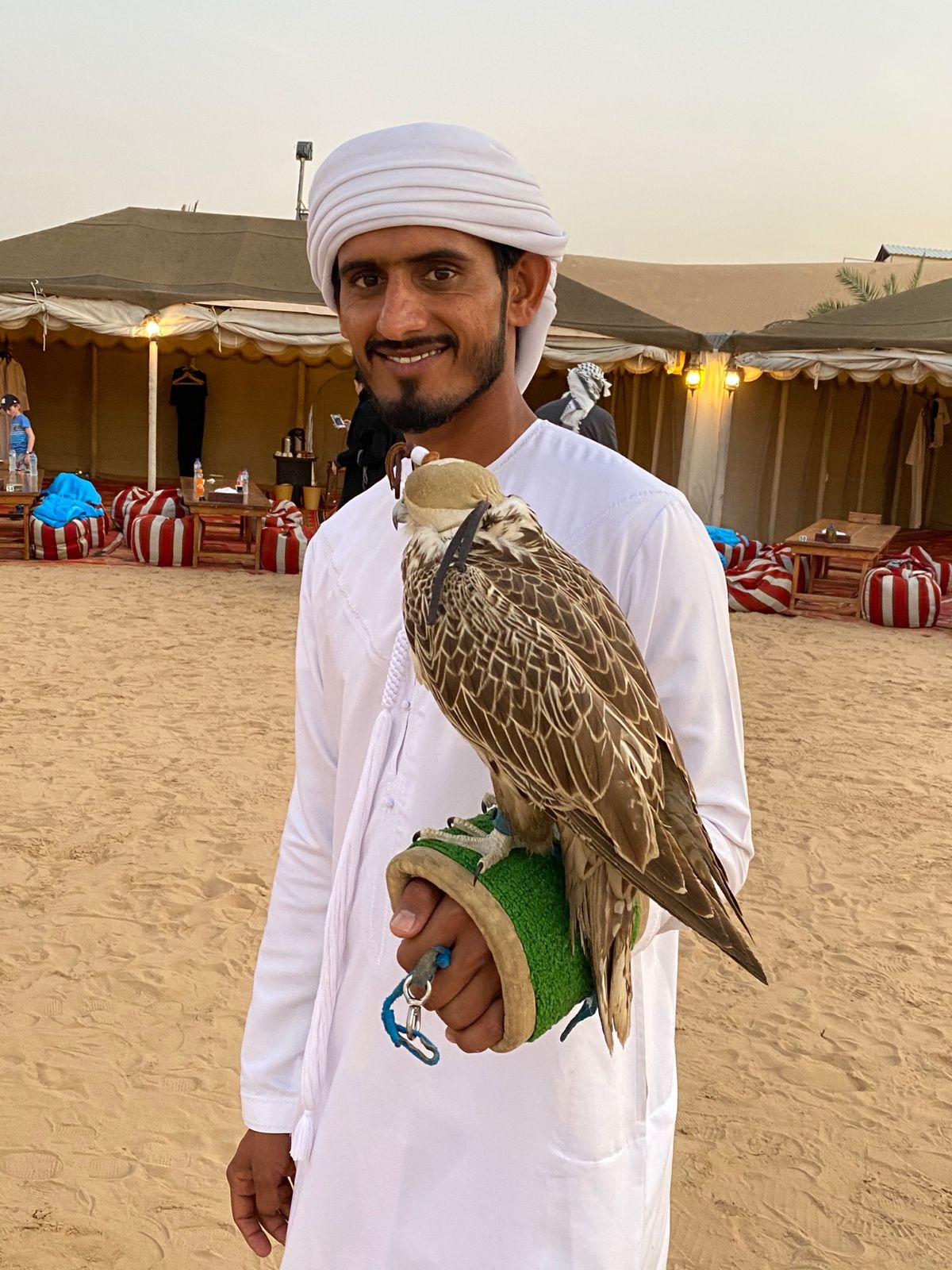 ベースキャンプで念願の鷹🦅と初対面
かっこいい😍

着いたらまずオヤツでお...