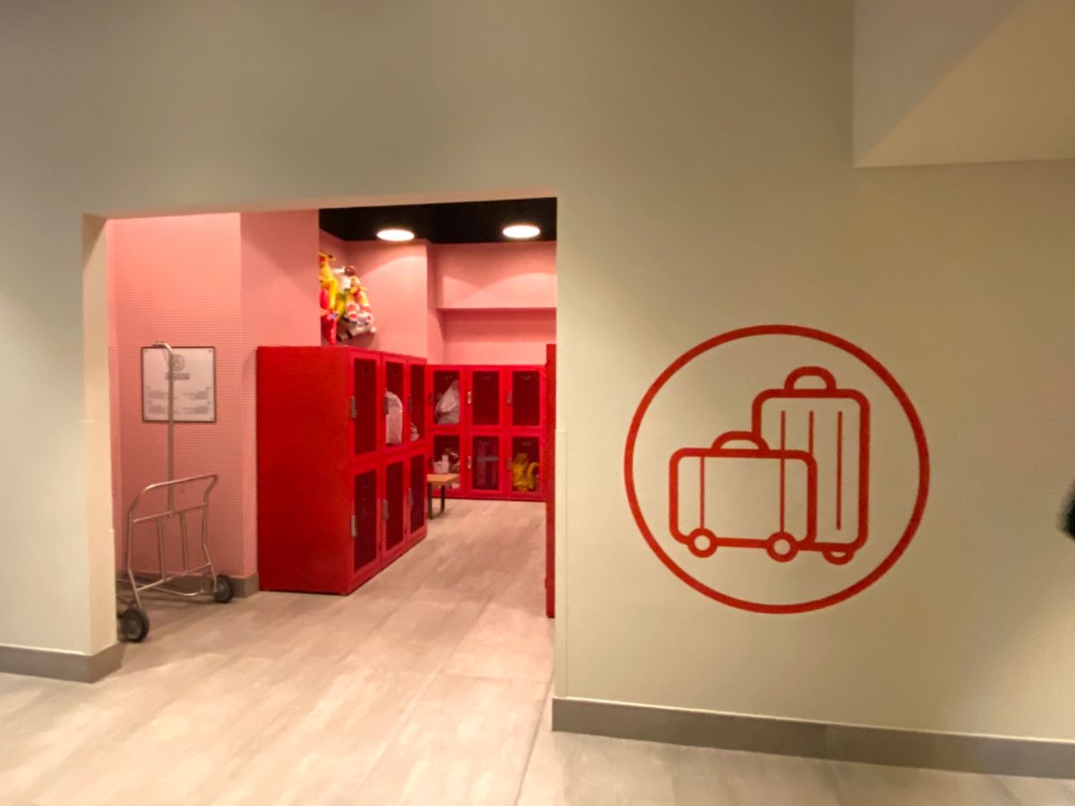 ローブダウンタウンのパブリックスペース
フォントとかも含めてデザインがいち...