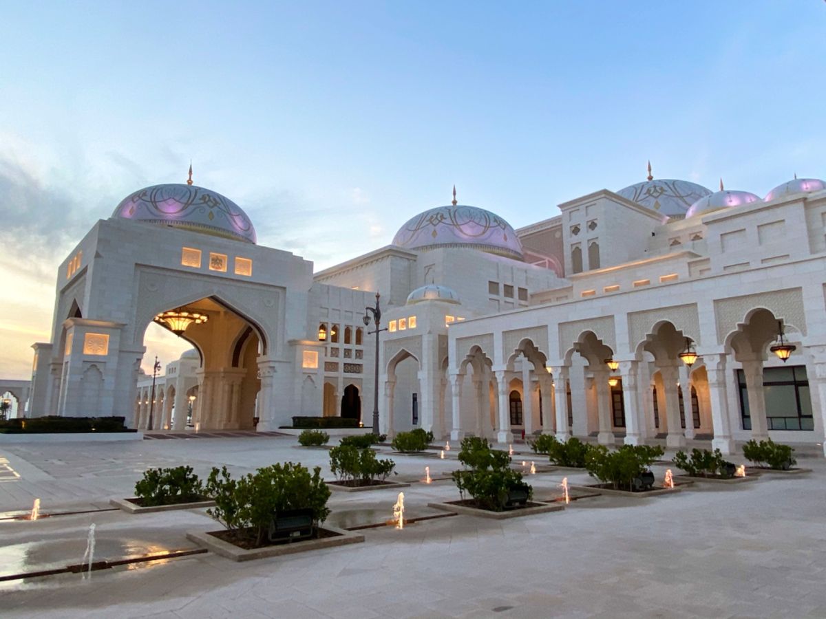 UAE Presidential Palace

中を見学し終えて外に出る...