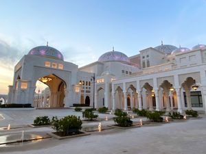UAE Presidential Palace

中を見学し終えて外に出る...