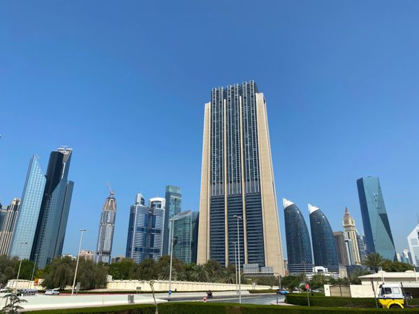 アラブ首長国連邦・ドバイ「新型コロナウイルスの影響で急遽行先変更😂」の写真：圧巻の高層ビル群！
建ててる最中のエレベ...