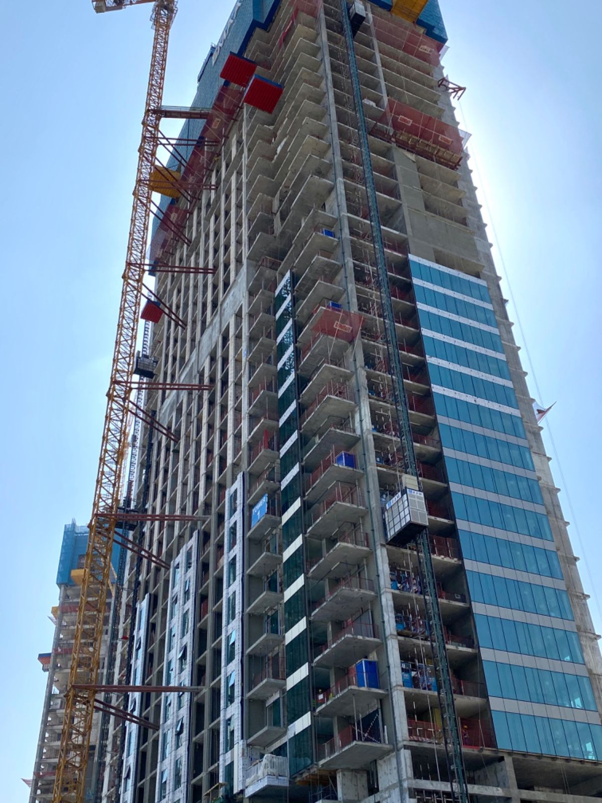 圧巻の高層ビル群！
建ててる最中のエレベーターが私には新鮮だった😳