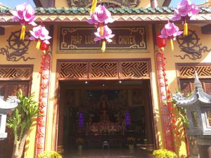 テトのお寺、人の家のテトのお菓子、旧暦1日と15日は敬虔な仏教徒は菜食なの...