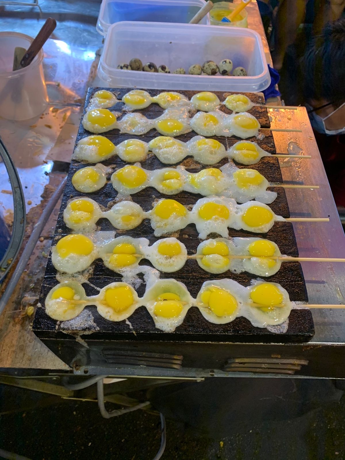 ナイトマーケットでは今まで見たことないような食べ物もたくさんありました！面...