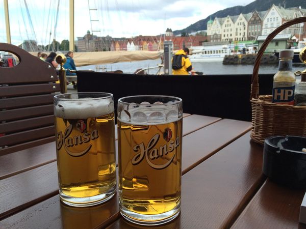 ノルウェー・ベルゲン「フィンランド→ノルウェー（新婚旅行）」の写真：マーケットで食事